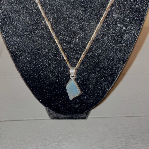 Labradorite Pendant - Picture 5 of 5